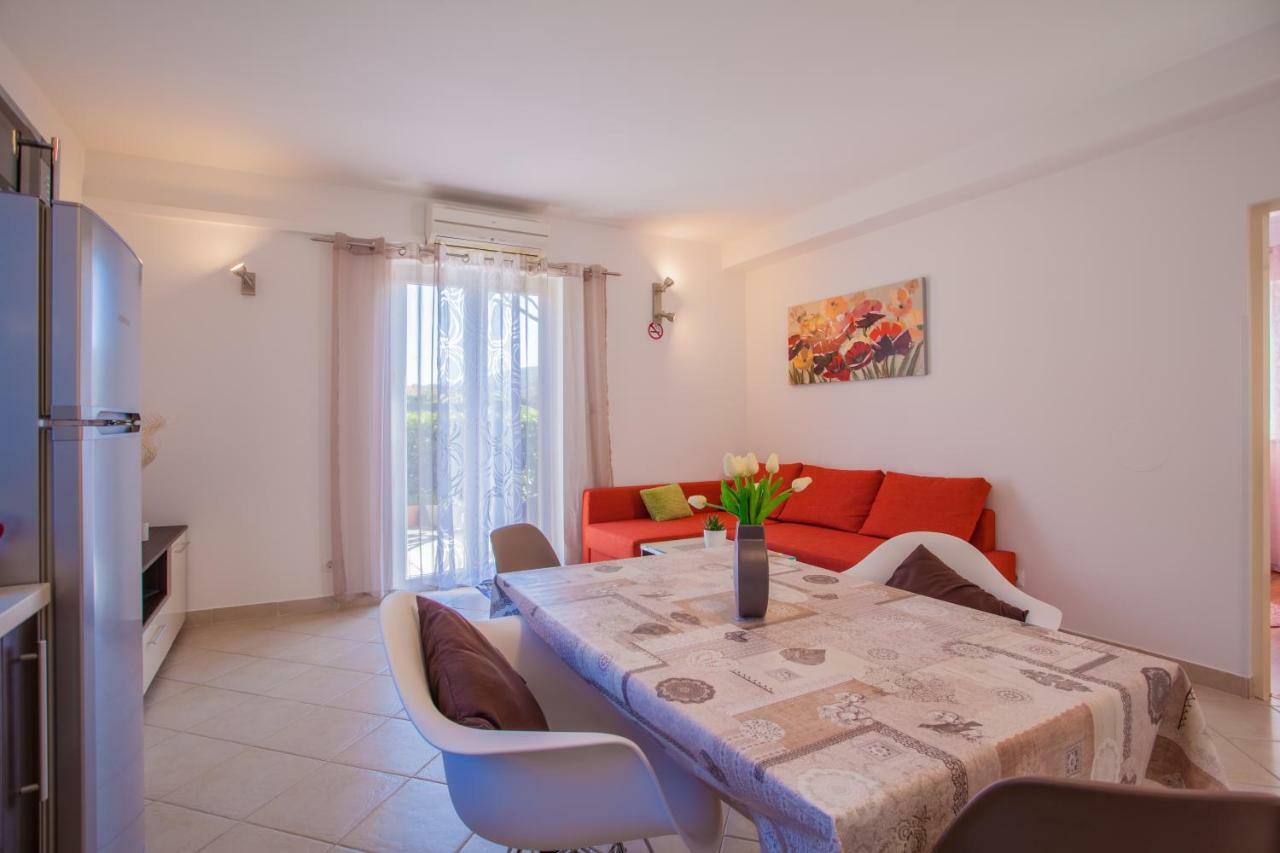 Apartman Madlen Крес Екстериор снимка