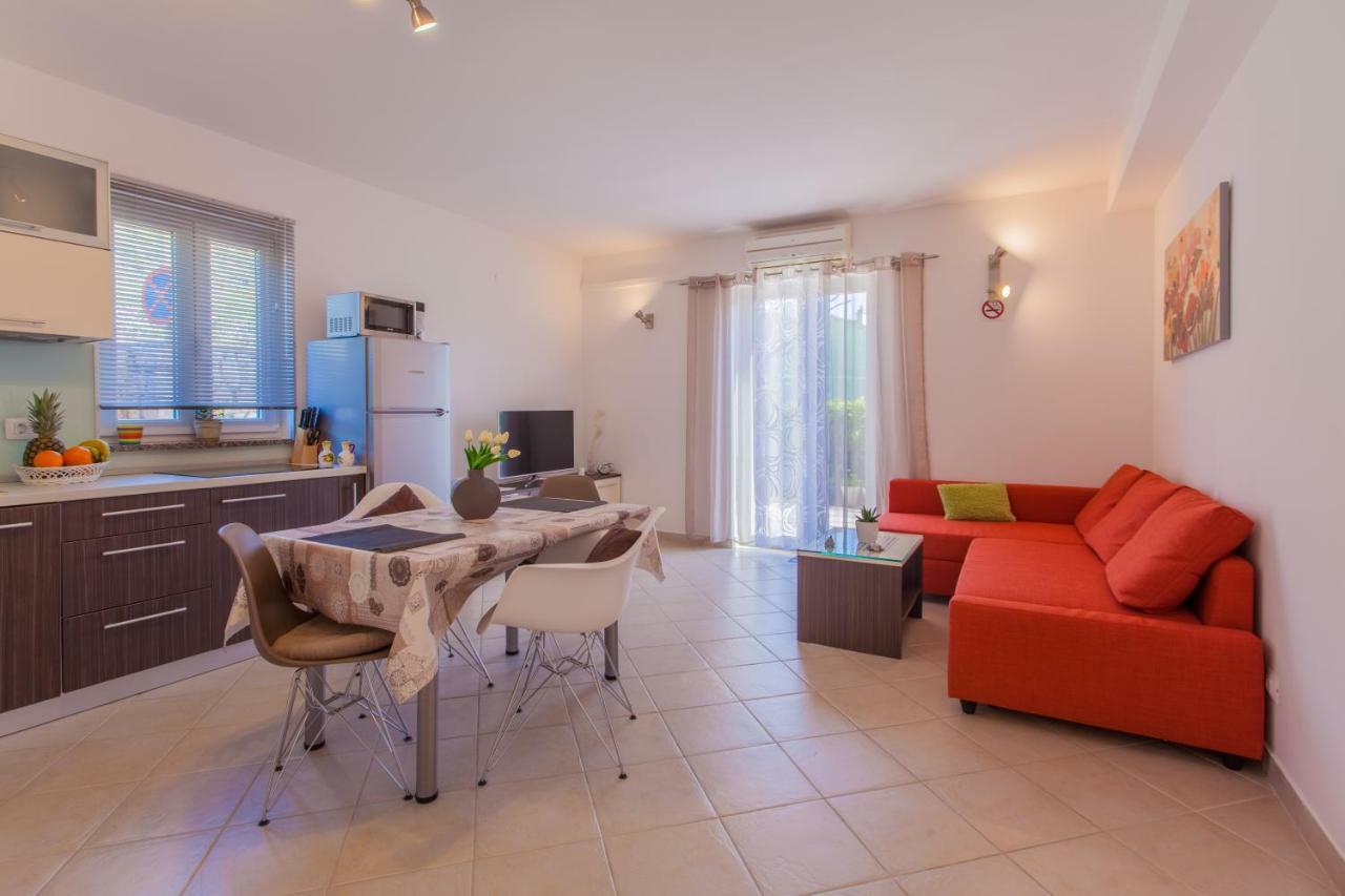 Apartman Madlen Крес Екстериор снимка