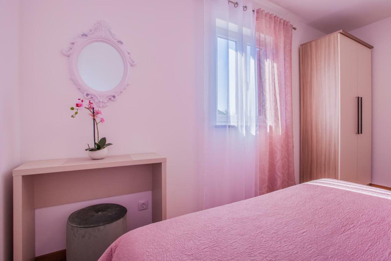 Apartman Madlen Крес Екстериор снимка