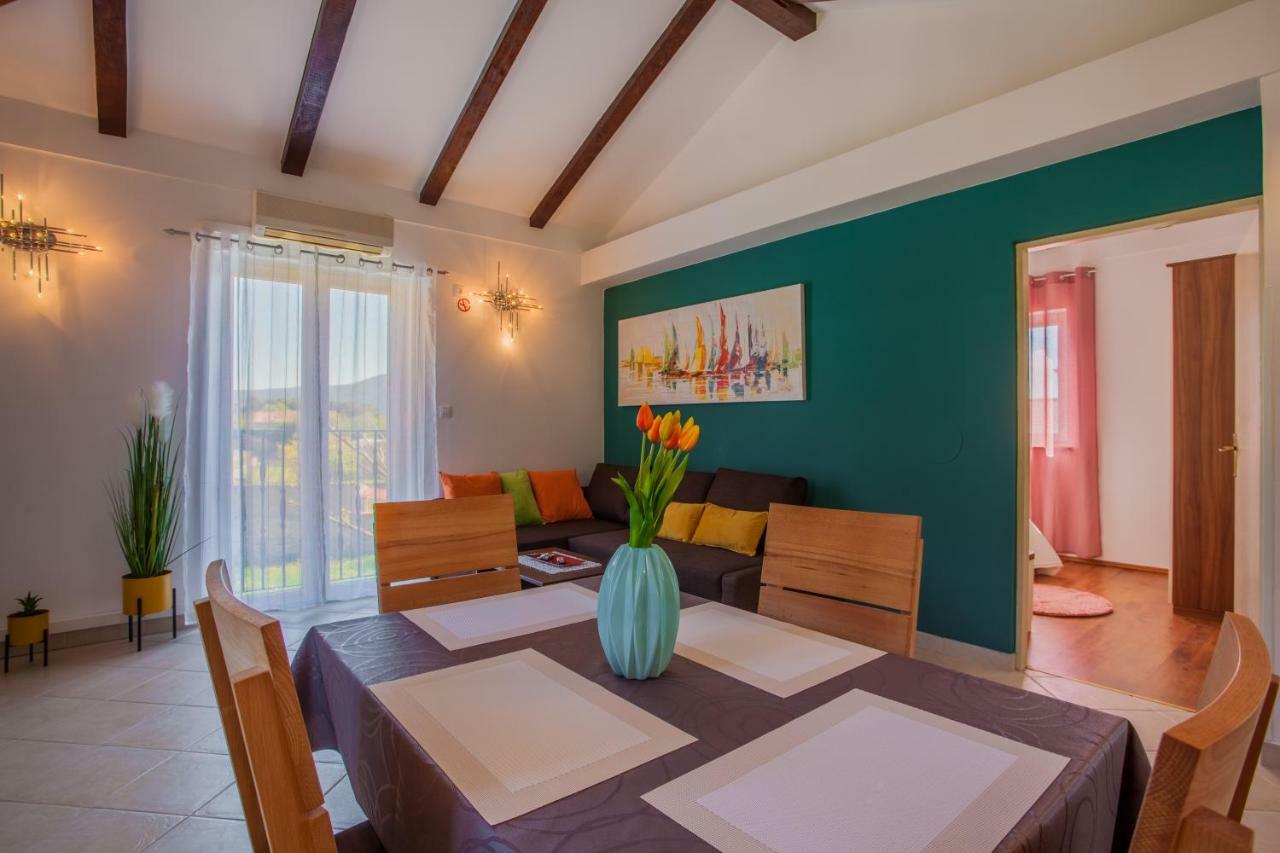 Apartman Madlen Крес Екстериор снимка