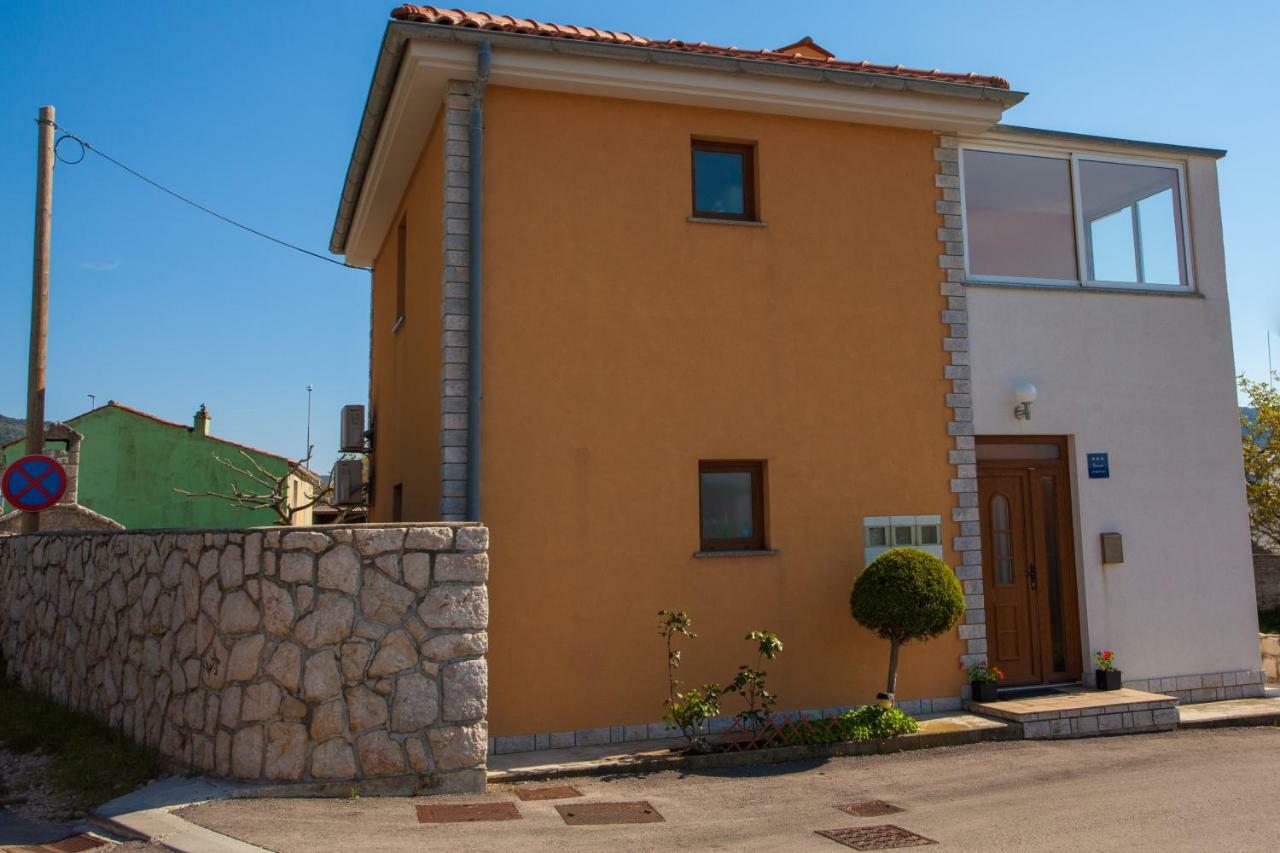 Apartman Madlen Крес Екстериор снимка