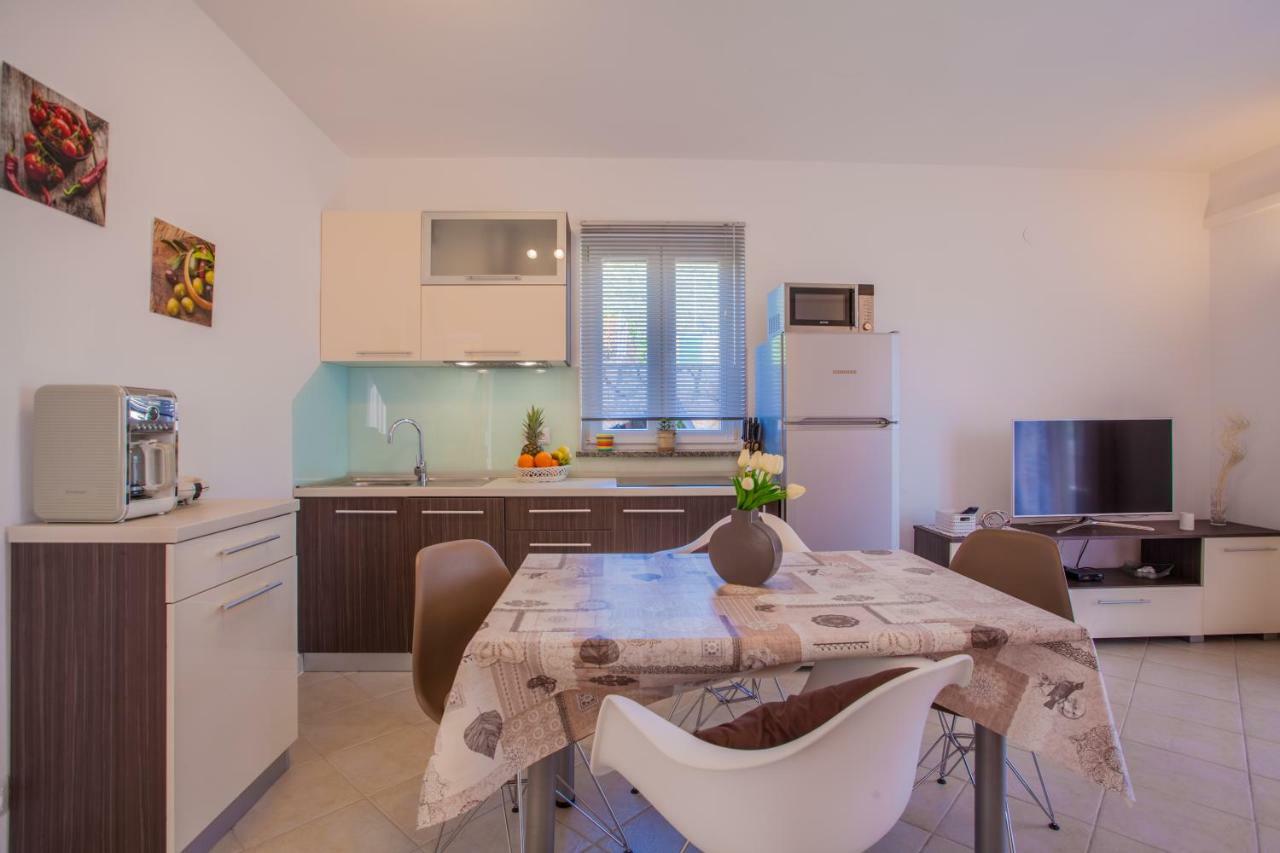Apartman Madlen Крес Екстериор снимка