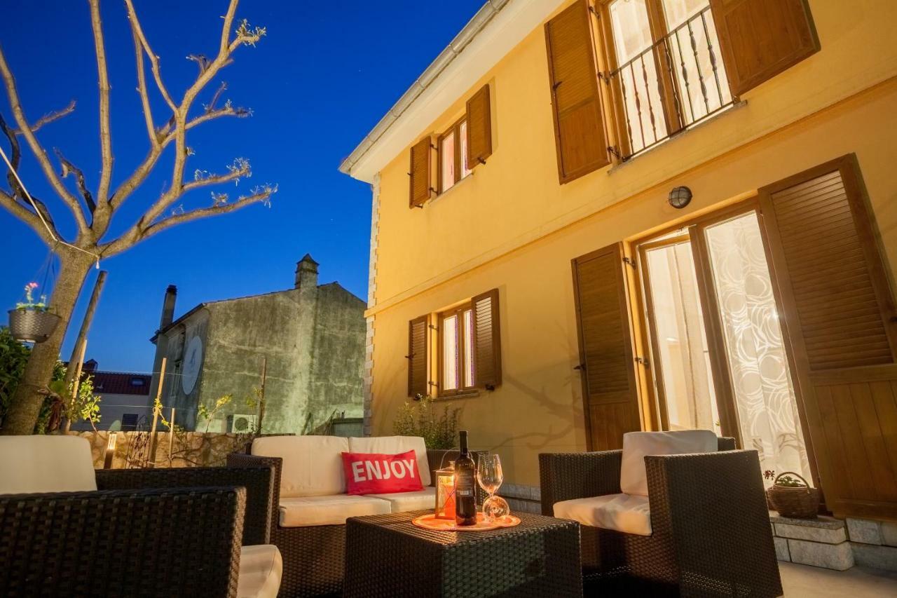 Apartman Madlen Крес Екстериор снимка