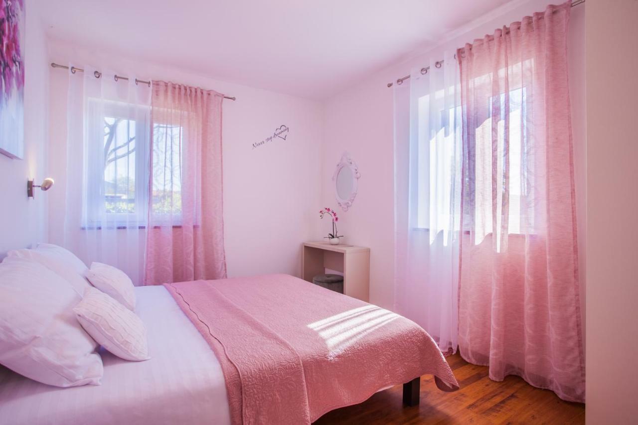 Apartman Madlen Крес Екстериор снимка